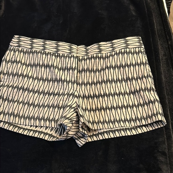 Joe Fresh Black & White Geometric Tribal Print Shorts – Size 14 - Picture 3 of 9